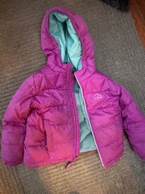 L.L. Bean Girls' Magenta Hooded Puffer Jacket with Mint Lining size 4T